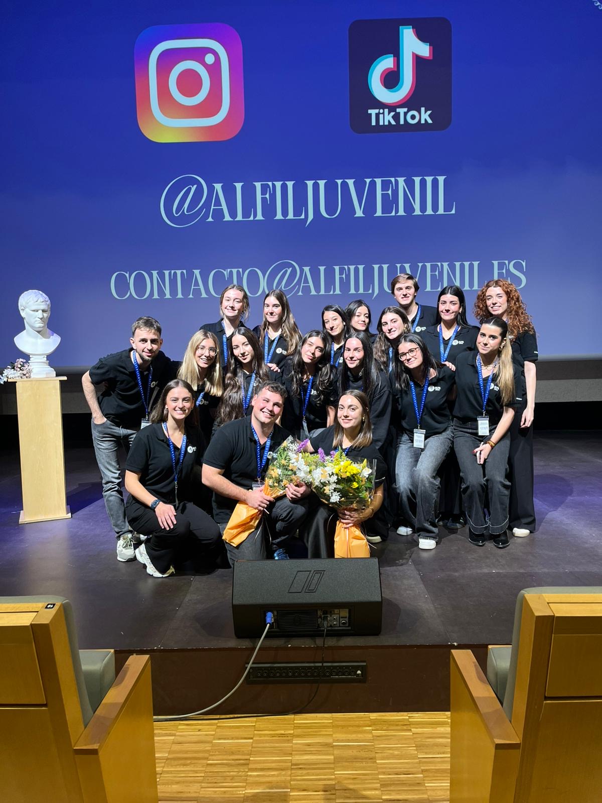 Foto del equipo en el escenario