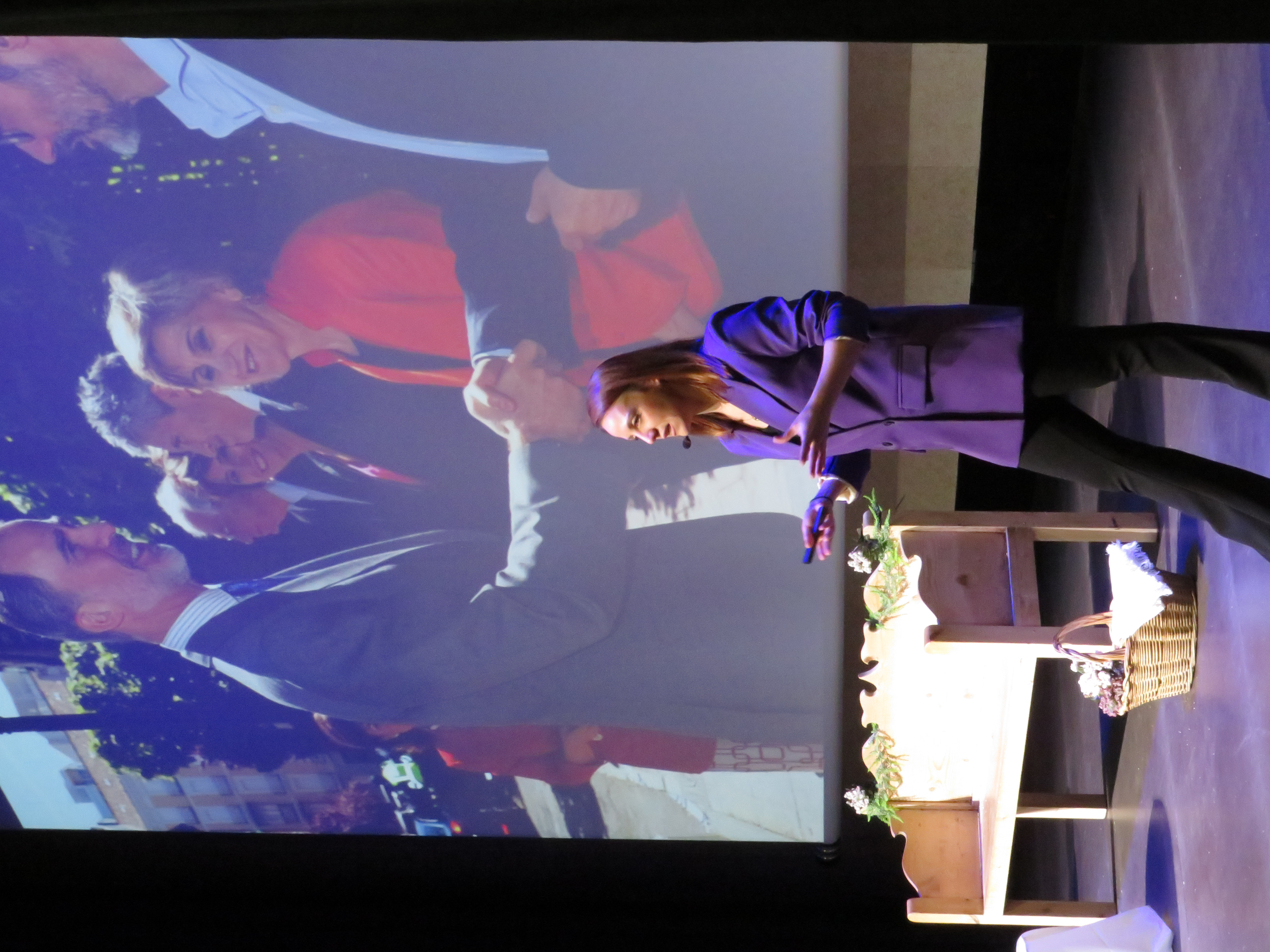 Charla en el escenario principal